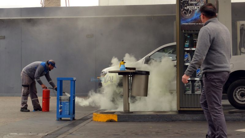 Simularon un accidente con un herido en una estación de servicios